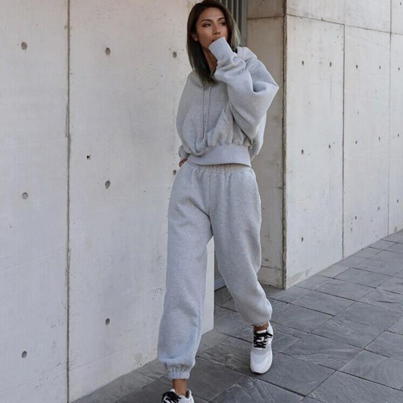 Completo Sportivo da Donna: Stile e Performance al Top